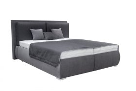 Dvoulůžko Korona v rozměru 180x200 cm, v potahu Savoy 94 DK. Grey a Arte 14 s přehozem a polštáři 