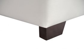 Dvoulůžko Quarto v rozměru 180x200 cm, v potahu Loft 1 a Matrix 2, detail nožičky 