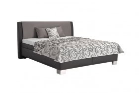 Dvoulůžko Juve v rozměru 180x200 cm, v potahu Loft Grey a Prima 13 Grey, s přehozem a polštářky v potahu Santos Duo 1A