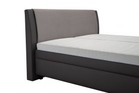 Dvoulůžko Juve v rozměru 180x200 cm, v potahu Loft Grey a Prima 13 Grey, detail čela 