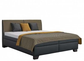 Dvoulůžko Quarto v rozměru 180x200 cm, v potahu Loft Black a Nero Beige, s přehozem a polštářky v potahu Alfa Gold a Loft Black 