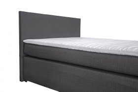 Jednolůžko typu boxspring Carlo v rozměru 140x200 cm, v potahu Breda 1, detail čela s topperem