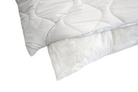 Prošívaný polštář v rozměru 70x90 cm opatřený zipem a vyjímatelnou výplní