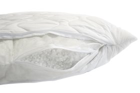 Prošívaný polštář v rozměru 70x90 cm opatřený zipem a vyjímatelnou výplní