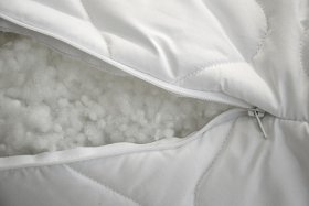 Prošívaný polštář 70x90 opatřený zipem - doplnění či ubírání výplně