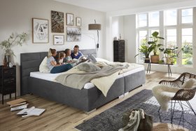 Rodinná postel Family bed v rozměru 280x220 cm, v potahu Crown 18 DK. Grey, interiér 