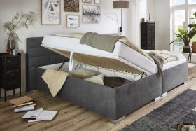 Rodinná postel Family bed v rozměru 280x220 cm, v potahu Crown 18 DK. Grey, ukázka úložného prostoru, interiér 