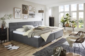 Rodinná postel Family bed v rozměru 280x220 cm, v potahu Crown 18 DK. Grey, interiér 