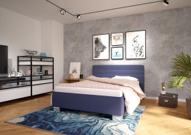 Jednolůžko Sendy v rozměru 140x200 cm, v potahu Milano 3920 Nav, interiér