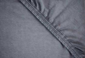 DeLuxe prostěradlo, šedá barva, detail rohu