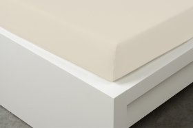 DeLuxe prostěradlo, béžová barva, detail natažení na matraci