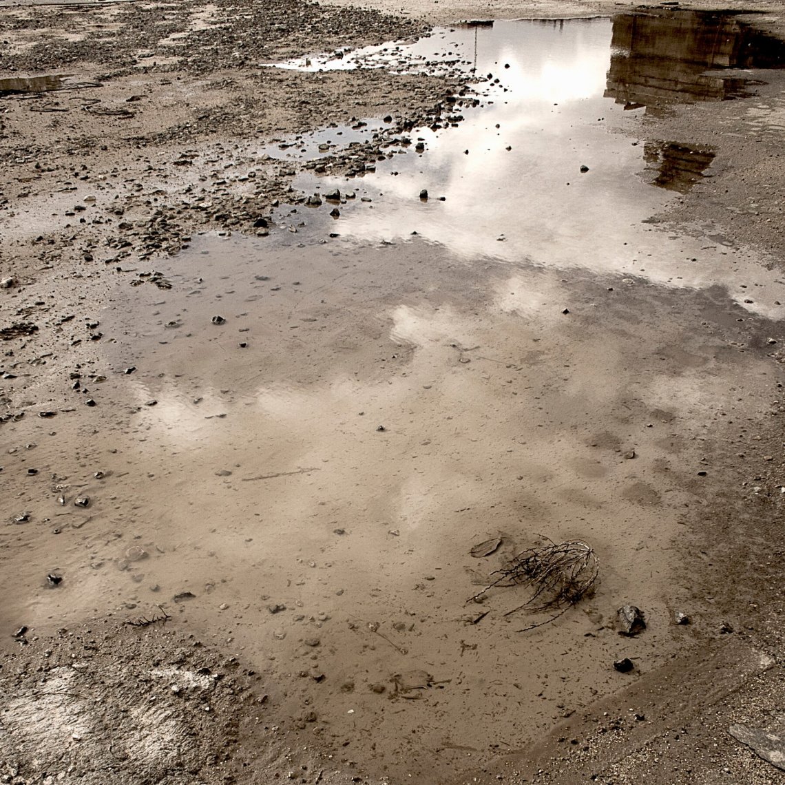 puddle-land_74658-100